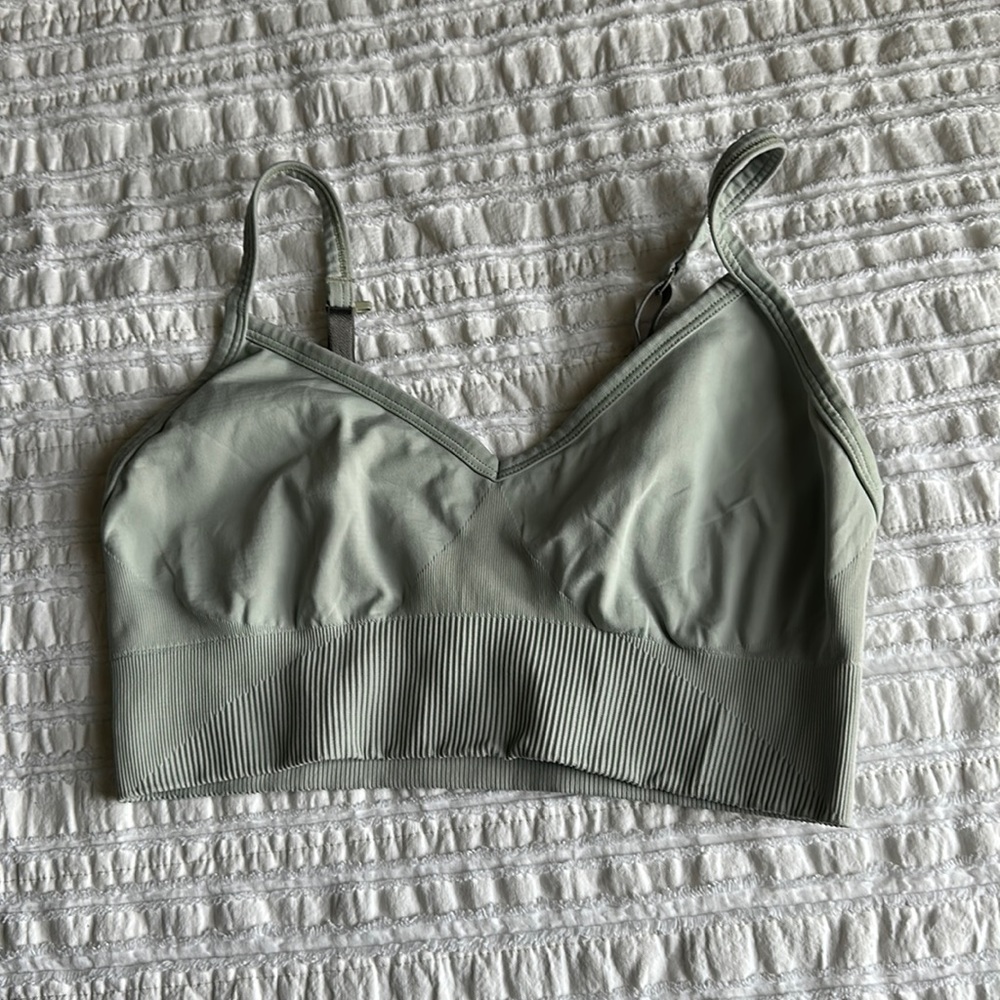 Lululemon Ebb to street bra